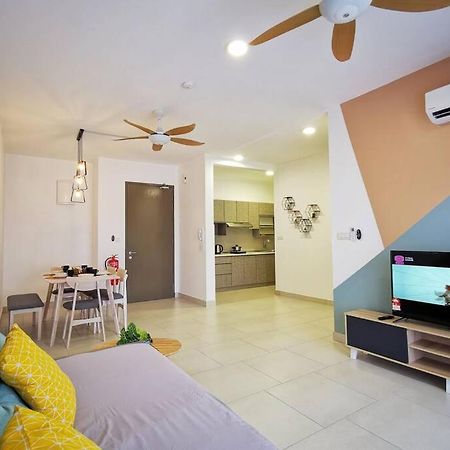 Astetica Pool & Lake View High Floor 100Mbps Wifi Netflix Seri Kembangan Bagian luar foto