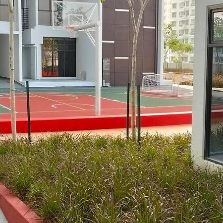 Astetica Pool & Lake View High Floor 100Mbps Wifi Netflix Seri Kembangan Bagian luar foto