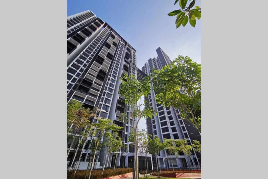 Astetica Pool & Lake View High Floor 100Mbps Wifi Netflix Seri Kembangan Bagian luar foto