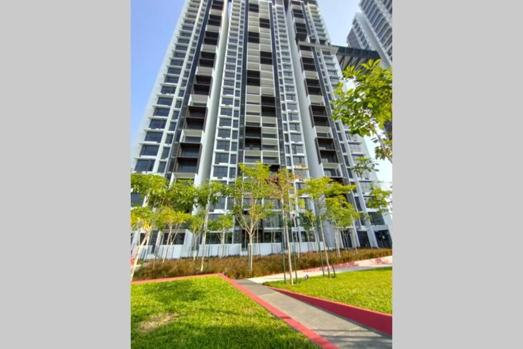 Astetica Pool & Lake View High Floor 100Mbps Wifi Netflix Seri Kembangan Bagian luar foto