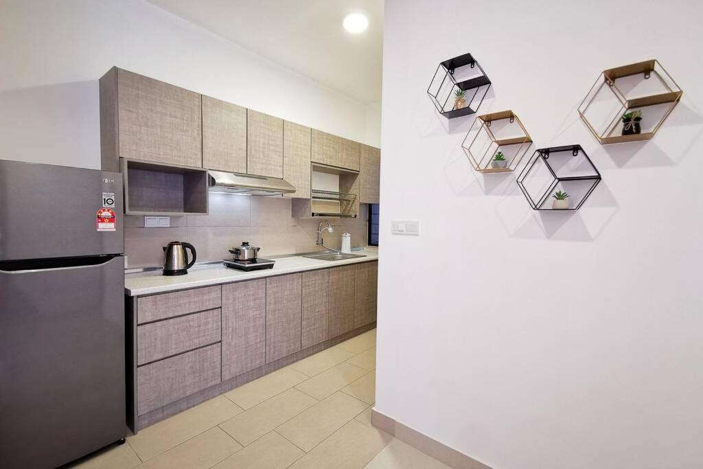 Astetica Pool & Lake View High Floor 100Mbps Wifi Netflix Seri Kembangan Bagian luar foto