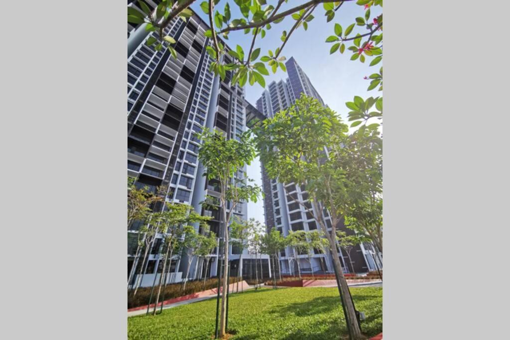 Astetica Pool & Lake View High Floor 100Mbps Wifi Netflix Seri Kembangan Bagian luar foto