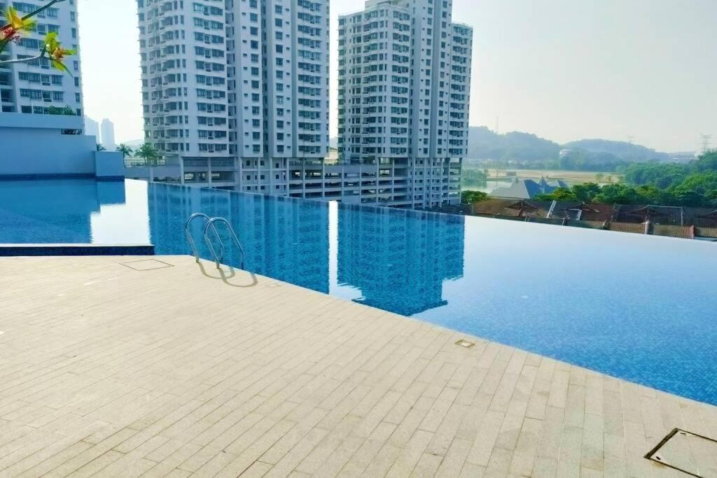 Astetica Pool & Lake View High Floor 100Mbps Wifi Netflix Seri Kembangan Bagian luar foto