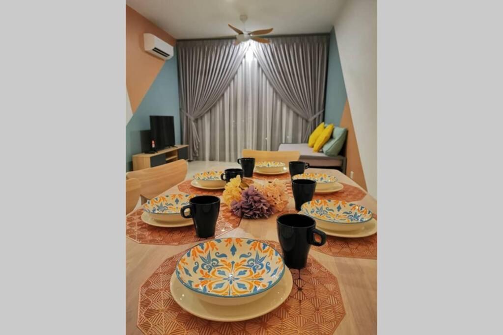 Astetica Pool & Lake View High Floor 100Mbps Wifi Netflix Seri Kembangan Bagian luar foto