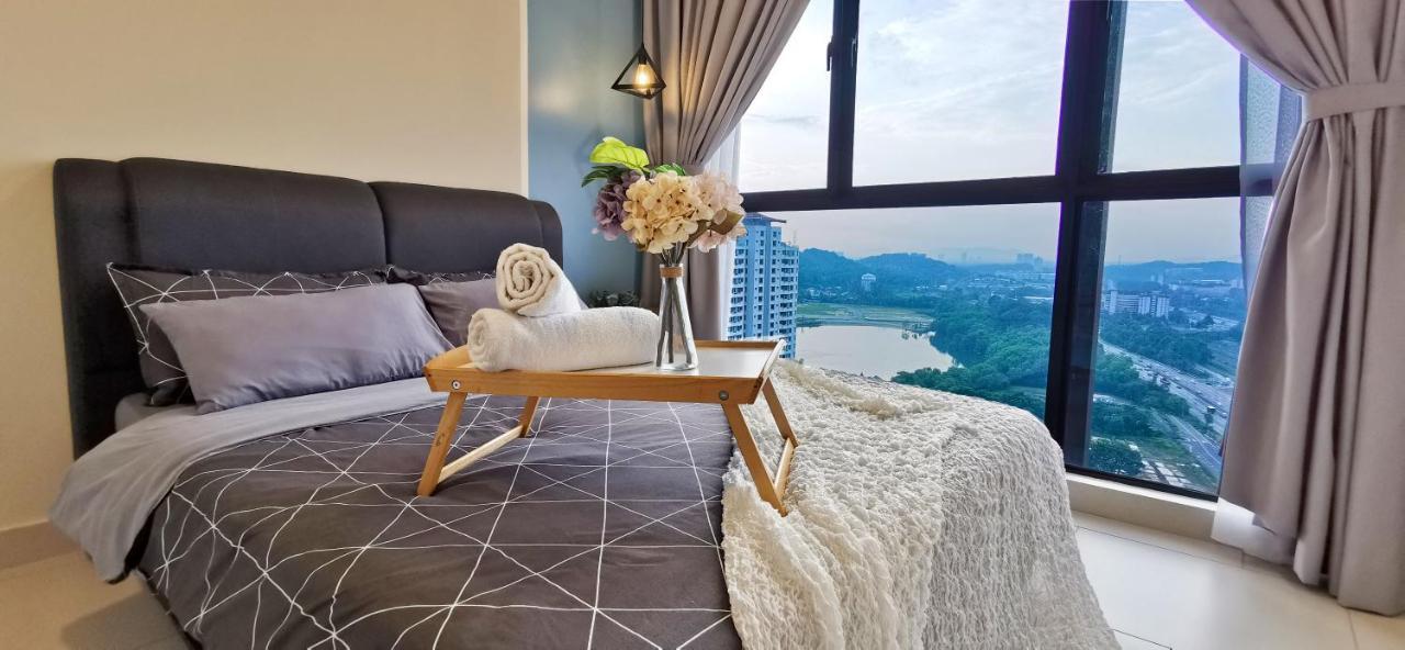 Astetica Pool & Lake View High Floor 100Mbps Wifi Netflix Seri Kembangan Bagian luar foto